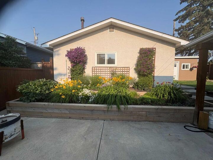 Property Photo:  1623 Rouleau Crescent SE  AB T2A 1Y8 