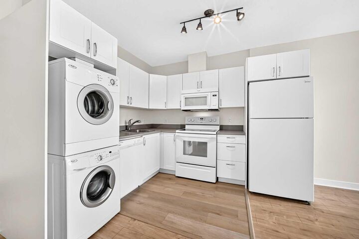 Property Photo:  30 Brentwood Common NW 502  AB T2L 2J9 
