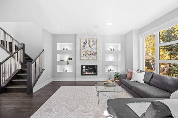 Property Photo:  2750 26 Avenue SW  AB T3E 7V8 