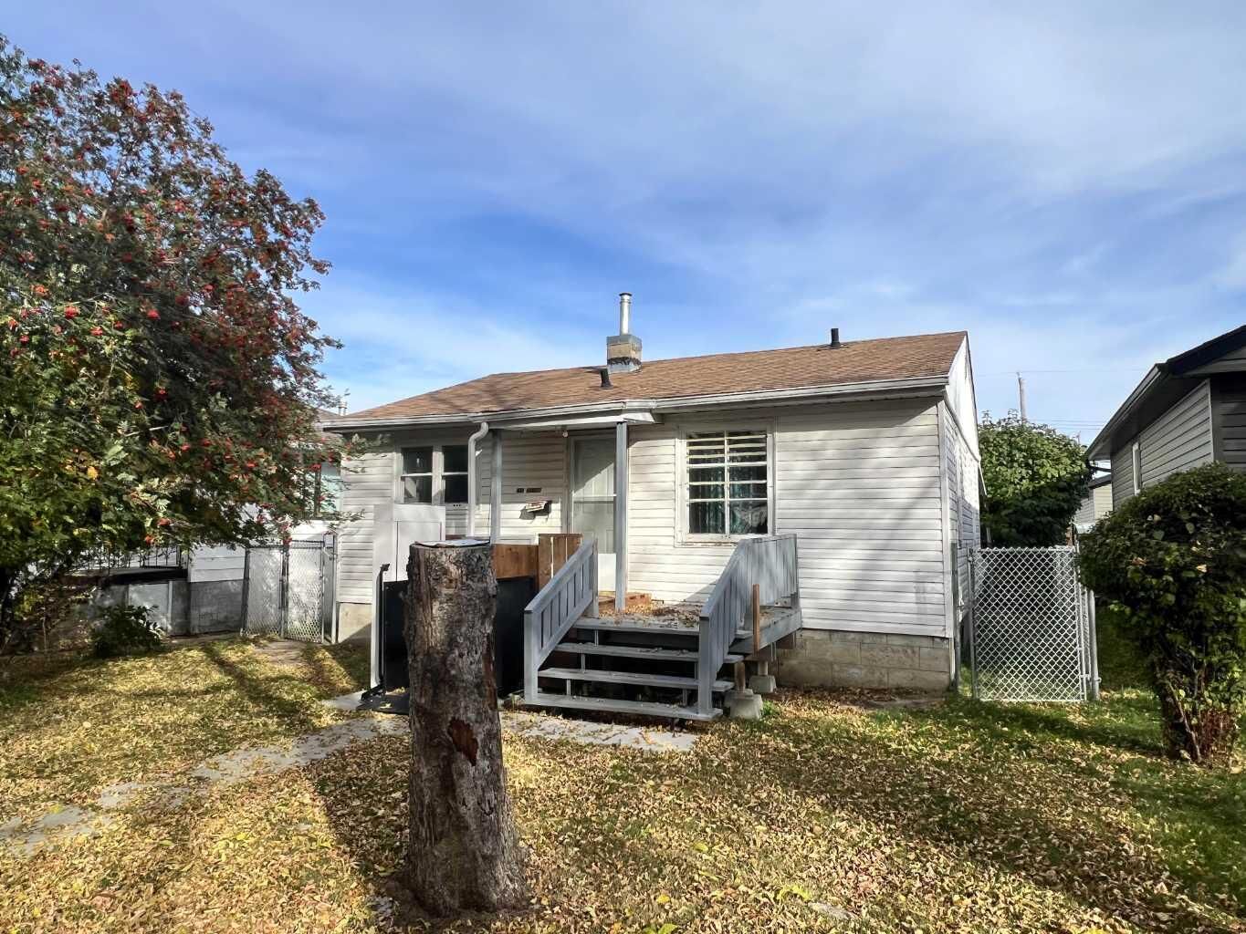 Property Photo:  5215 54 Street  AB T4V 2A9 