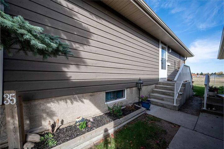 Property Photo:  14736 Deerfield Drive SE 35  AB T2J 5Y1 
