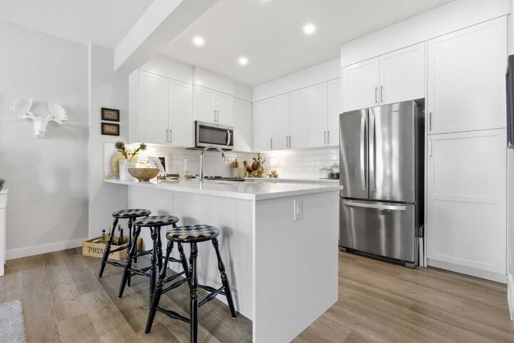 Property Photo:  307 Crestridge Common SW  AB T3B 6J5 