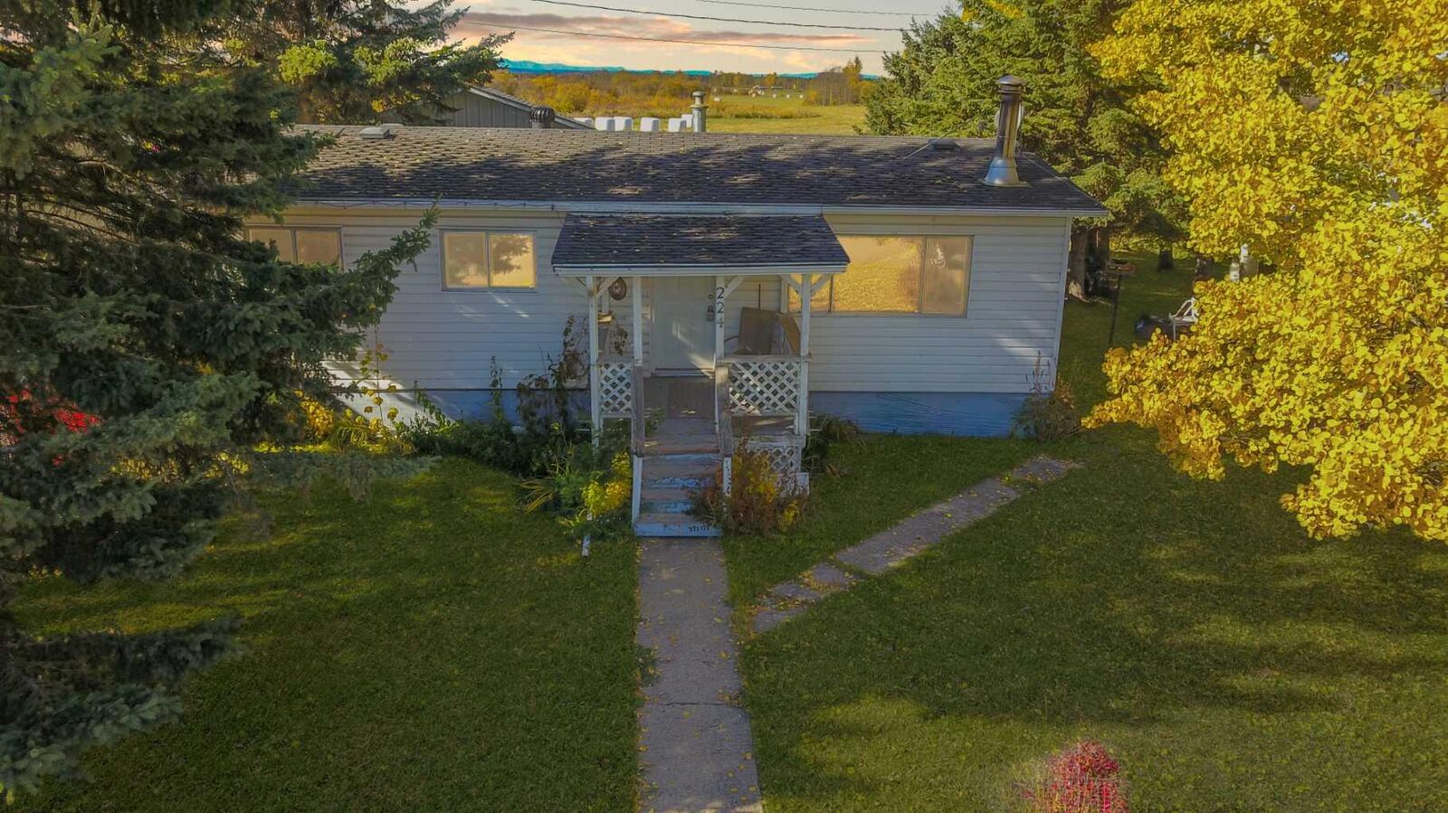 Property Photo:  224 5 Street NW  AB T0M 1X0 
