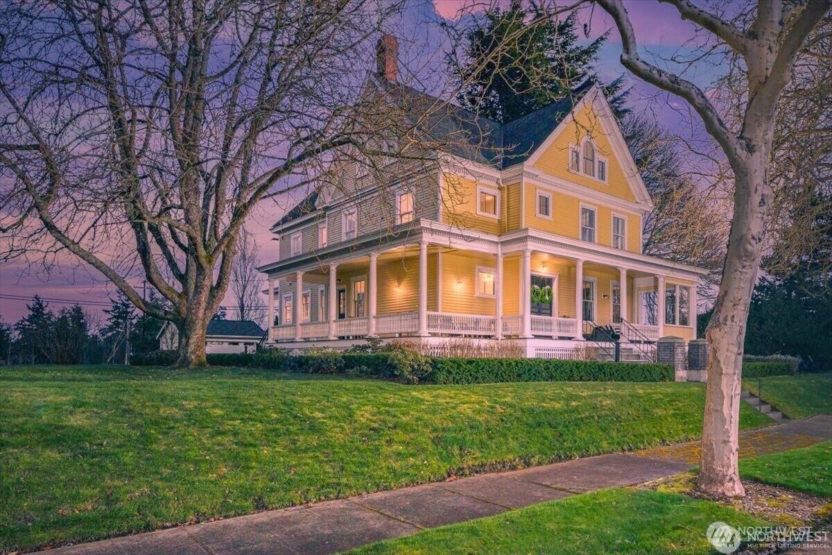 Property Photo: 4200 Washington Avenue W WA 98199
