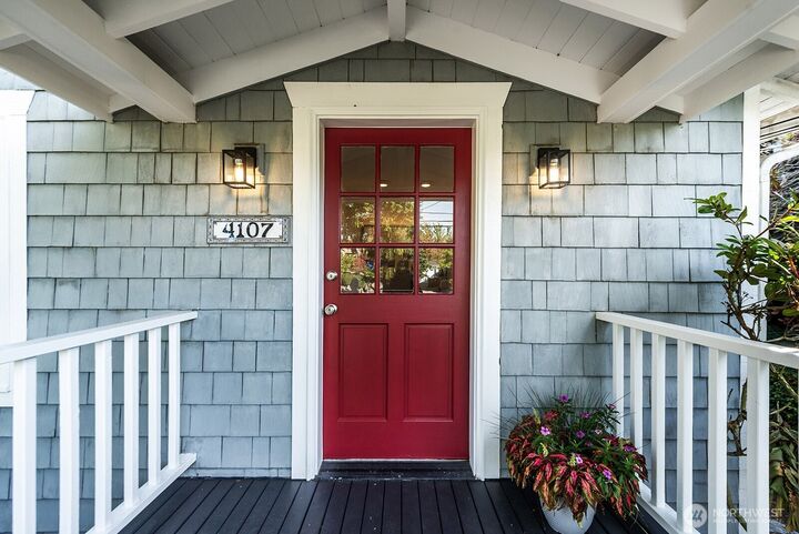 Property Photo:  4107 SW Southern Street  WA 98136 