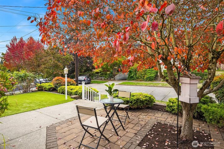 Property Photo: 5224 37th Avenue NE WA 98105