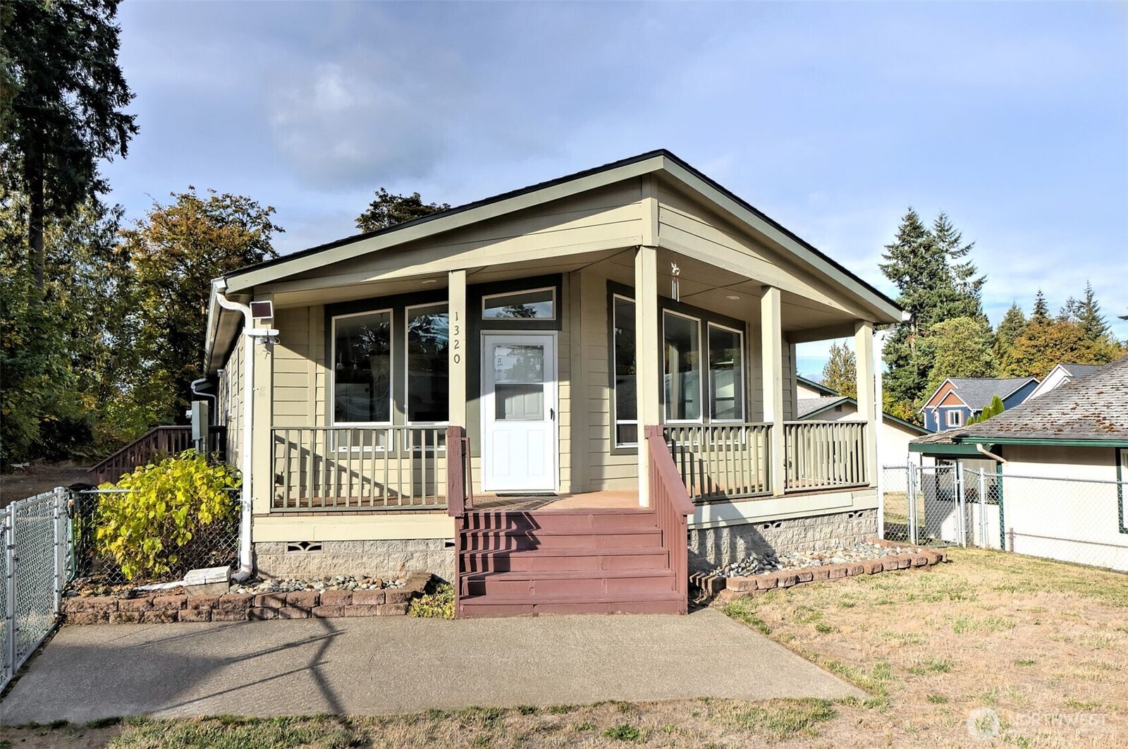 Property Photo:  1320  Dickinson Avenue  WA 98584 
