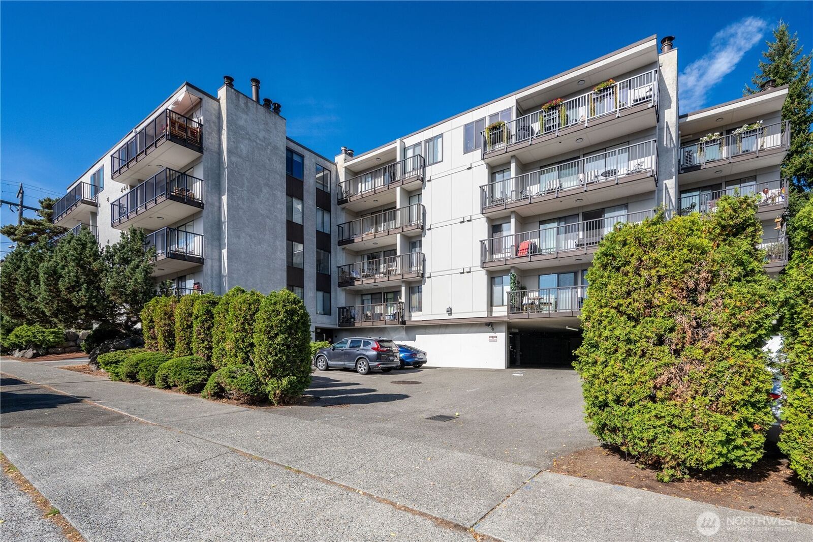 Property Photo: 550 Aloha Street 201 WA 98109