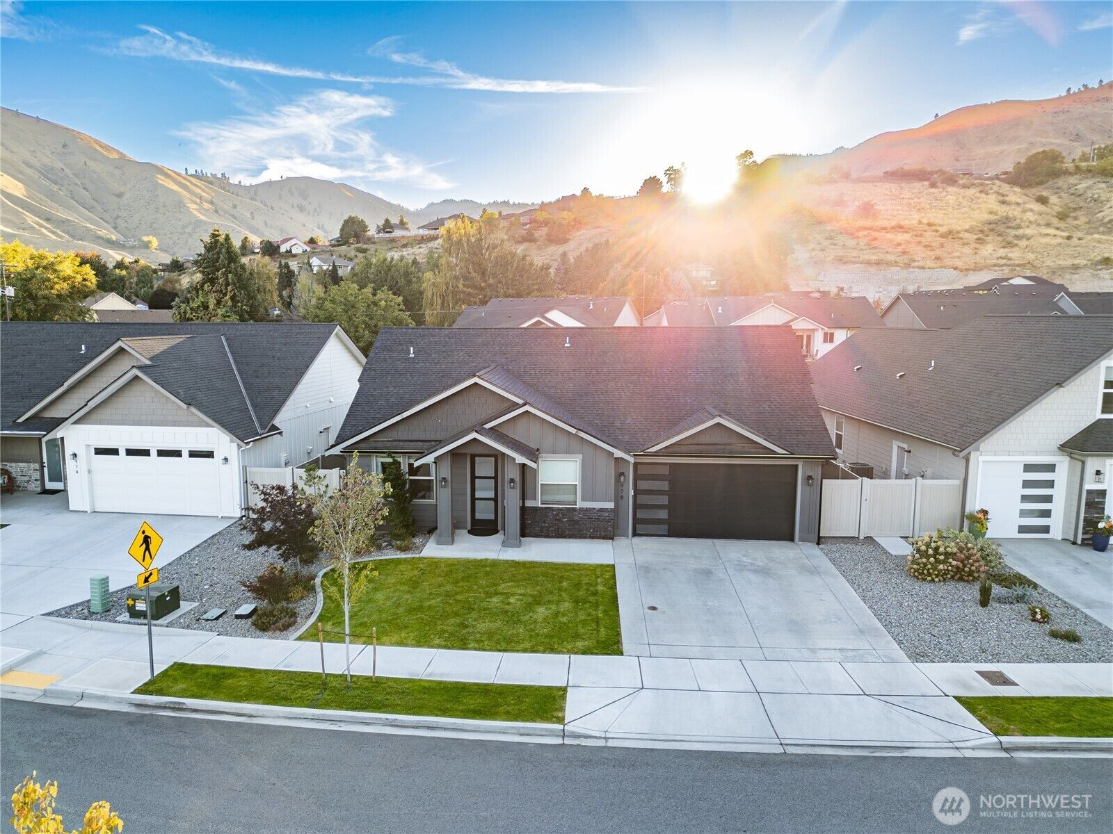 Property Photo:  978  Racine Springs Drive  WA 98801 