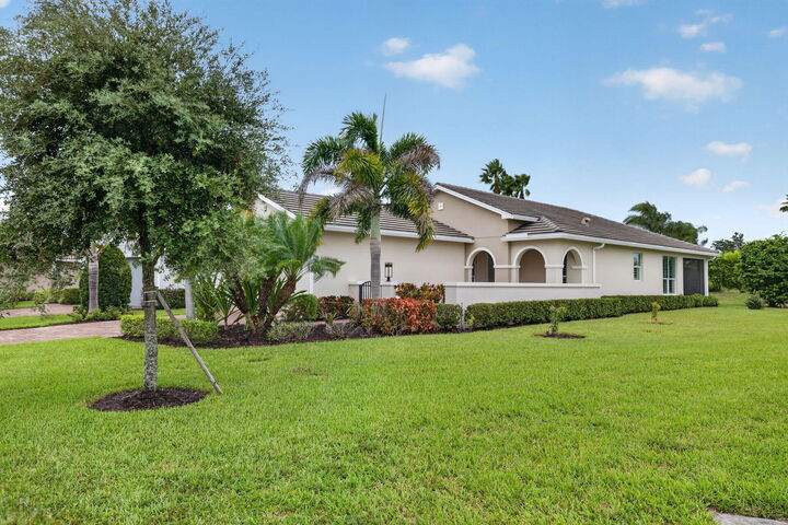 Property Photo:  9907 SW Trumpet Tree Circle  FL 34987 