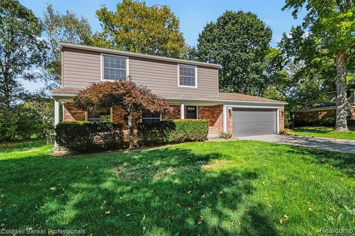 Property Photo:  2544 Oxford Drive  MI 48084 