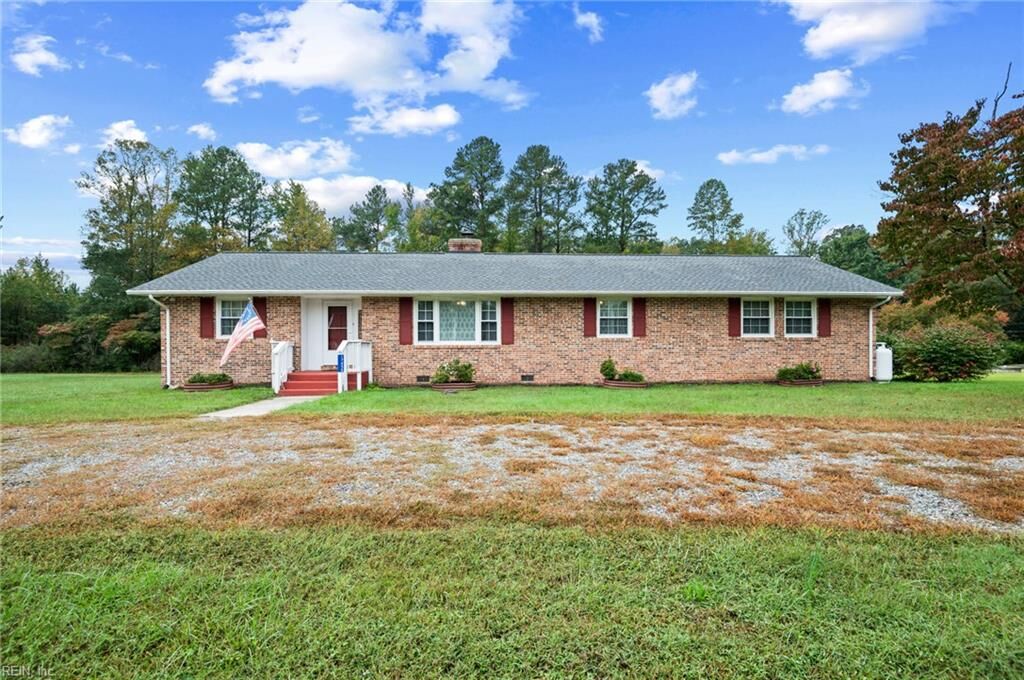 Property Photo: 17450 Mill Run Ln VA 22427