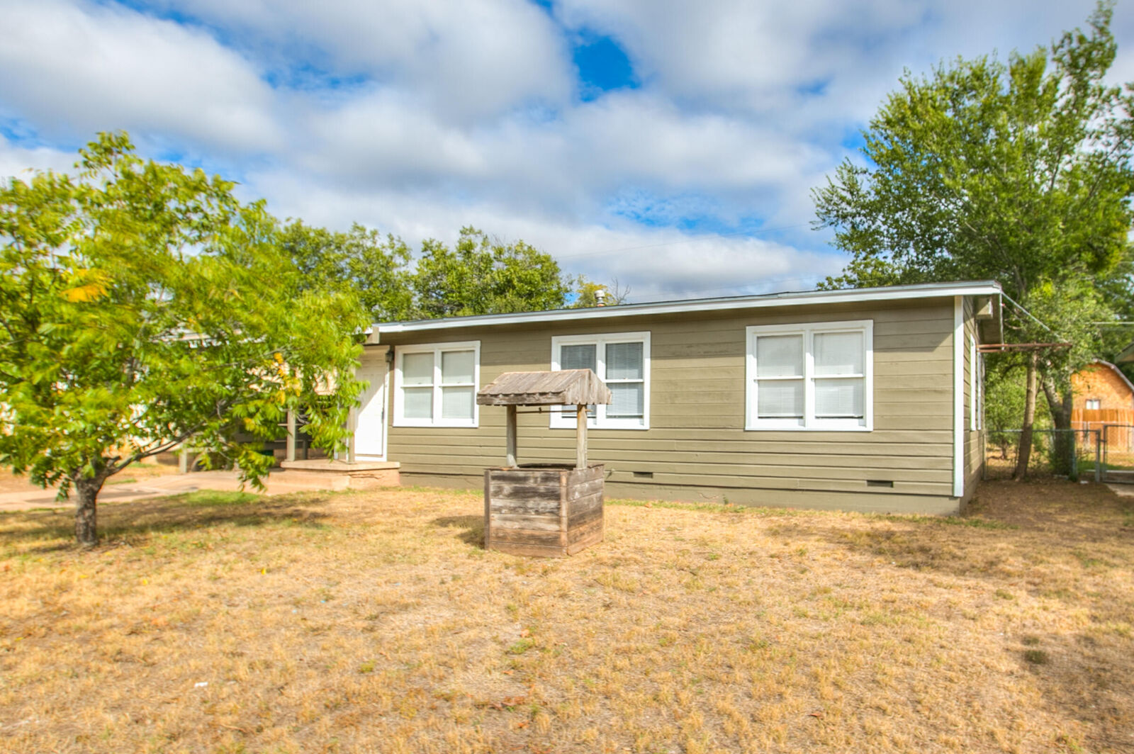 Property Photo: 1134 E 24th Street TX 76903