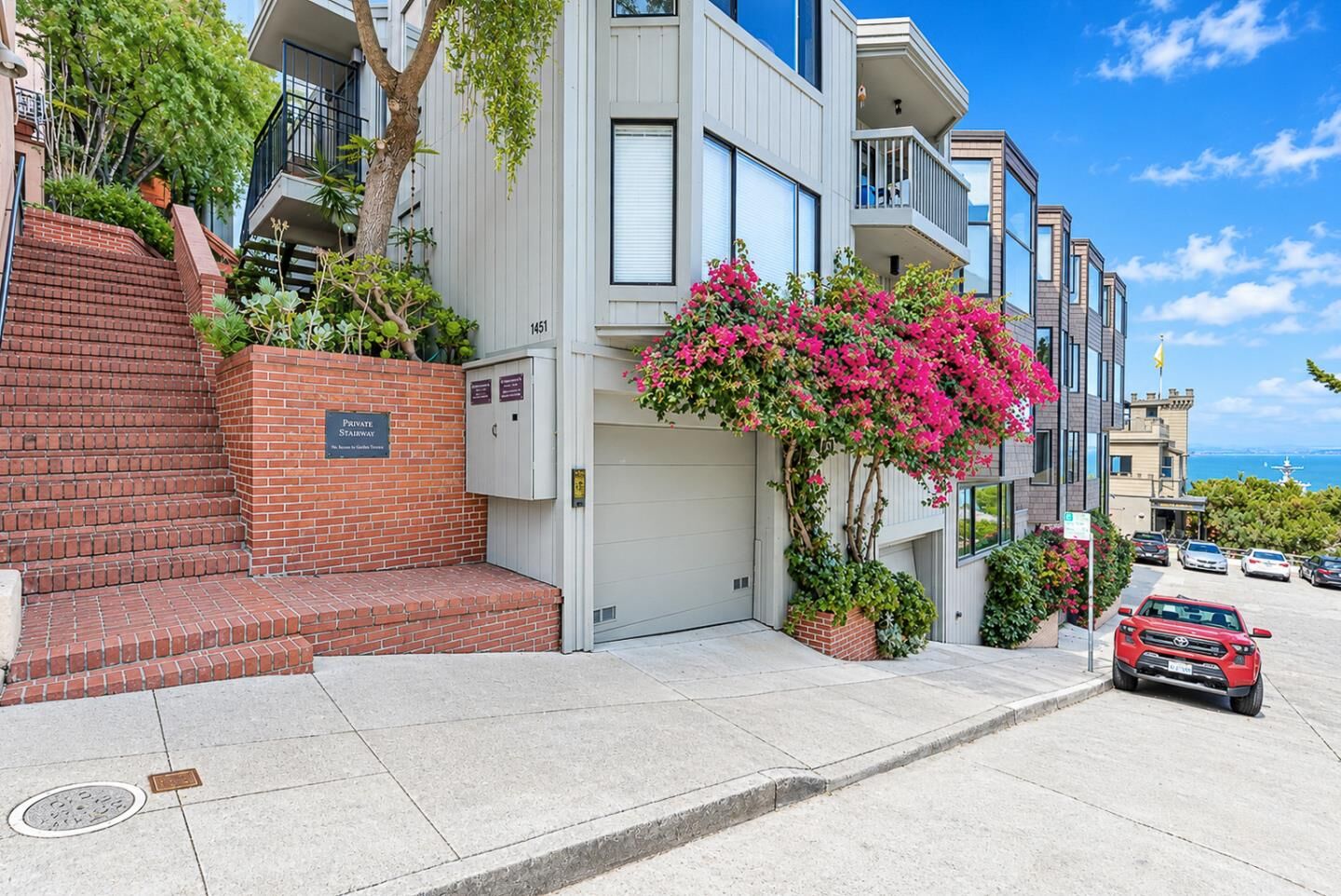 Property Photo: 1451 Montgomery Street 6 CA 94133