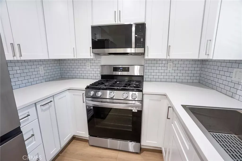 Property Photo:  420 N Market 9  CA 90302 