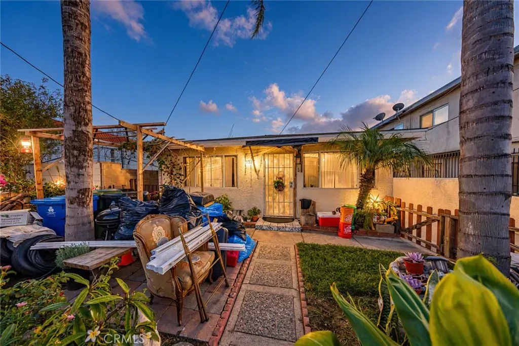 Property Photo: 1516 W 226th CA 90501