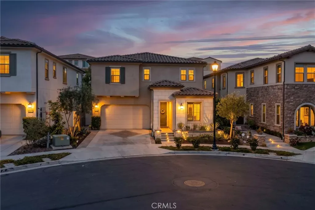 Property Photo:  1809 Canyon Oaks Lane  CA 92610 