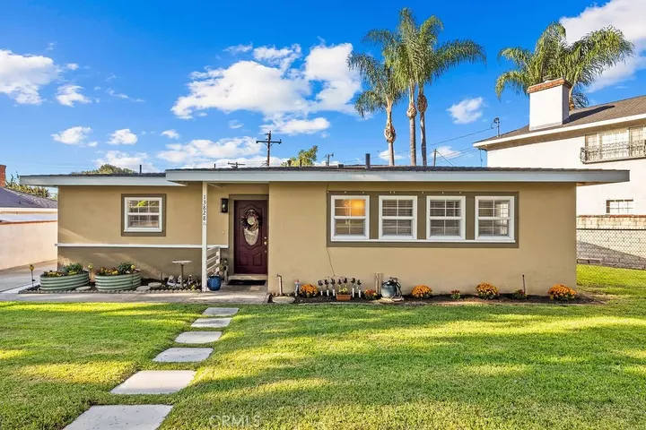 Property Photo:  13828 La Cuarta Street  CA 90602 