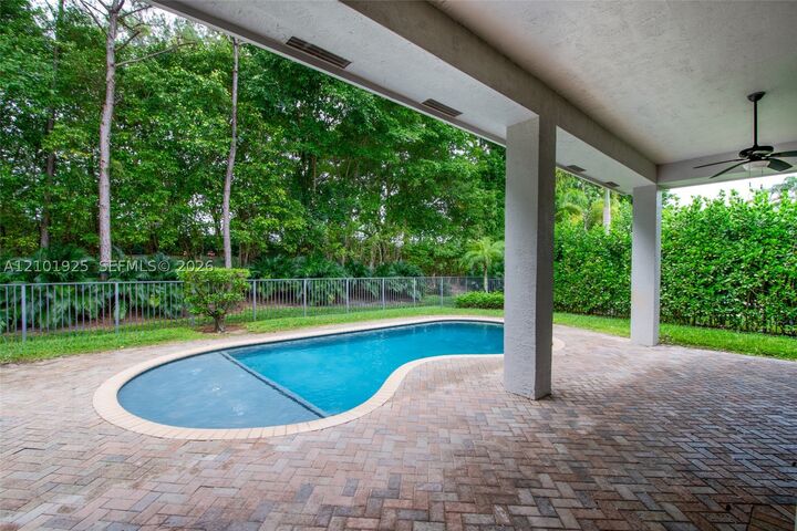 Property Photo: 10444 Trianon Pl FL 33449