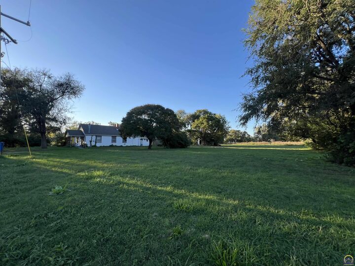 Property Photo:  600 NW Broad St  KS 66608 