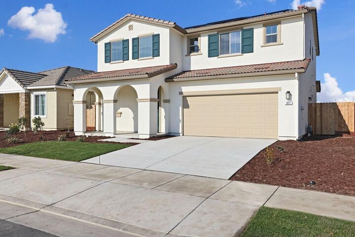 Property Photo:  917 E Fargo Street  CA 95204 