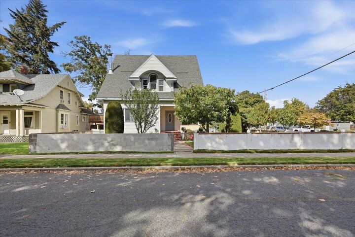 Property Photo: 1202 W Frederick Ave WA 99205