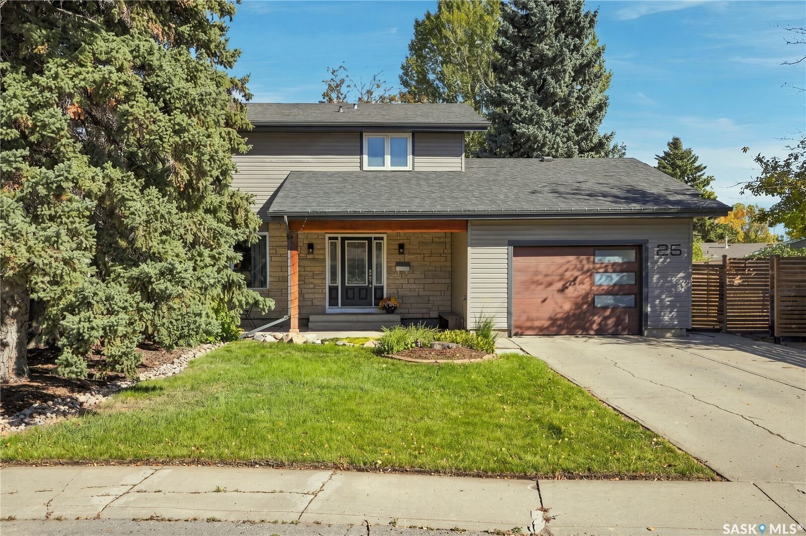 Property Photo:  25 Balsam Place  SK S7N 2K4 