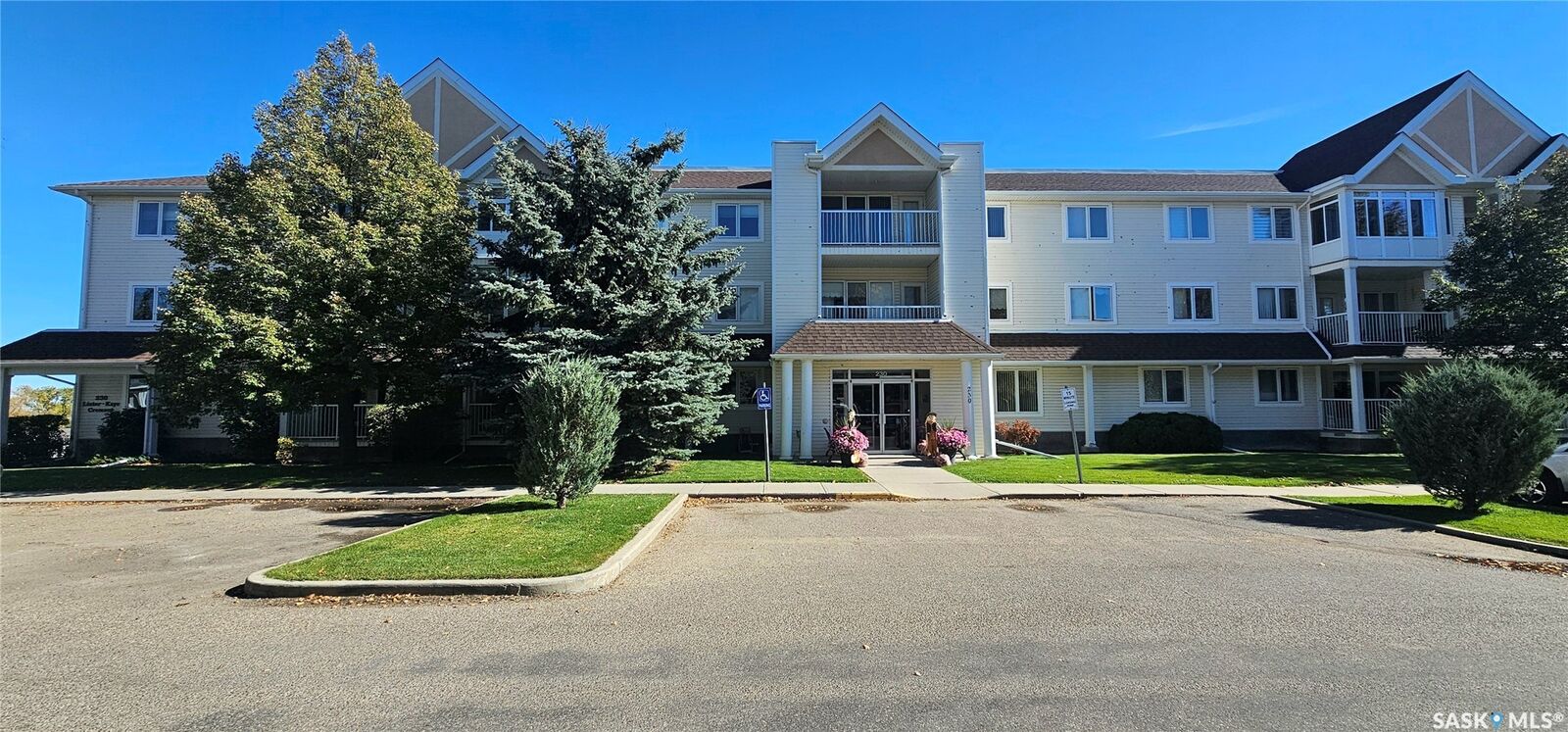 Property Photo:  230 Lister Kaye Crescent 103  SK S9H 0A2 