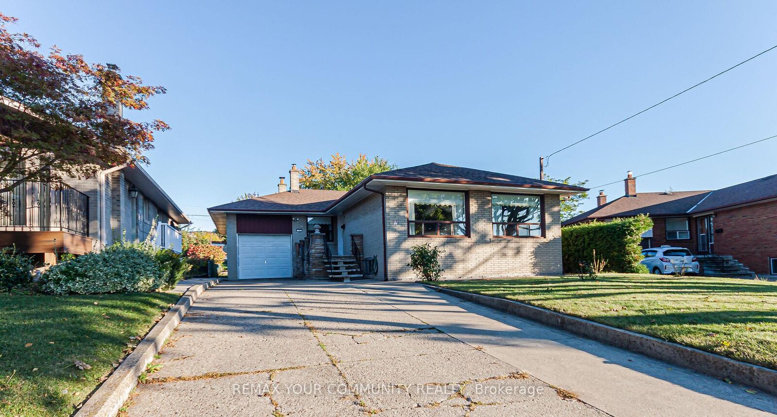 Property Photo:  15 Valencia Crescent  ON M6L 1M3 