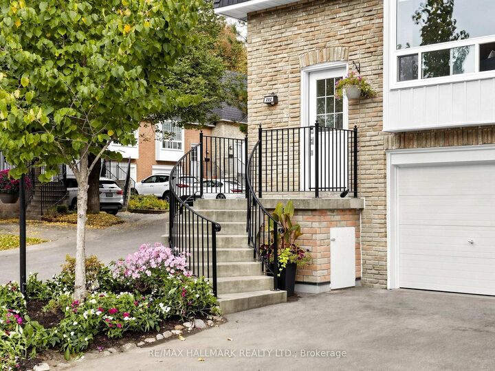 Property Photo:  282 Royal Orchard Boulevard 13  ON L3T 3E7 
