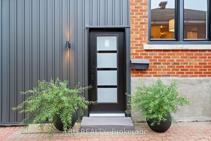 Property Photo:  2110 Honeywell Avenue  ON K2A 0P8 