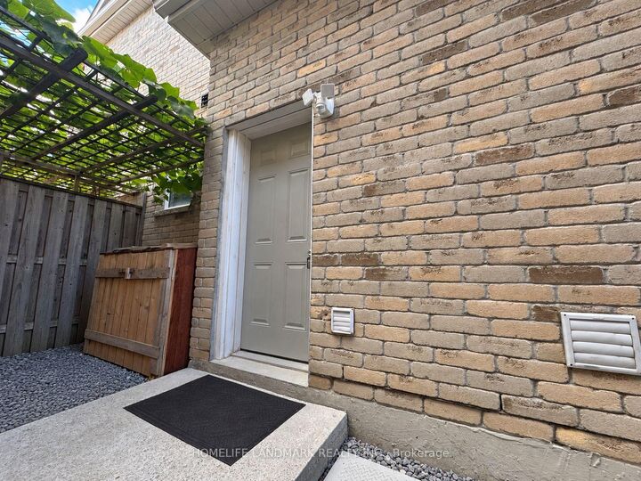 Property Photo:  60 Pineforest Place Bsmt  ON L6E 2B1 