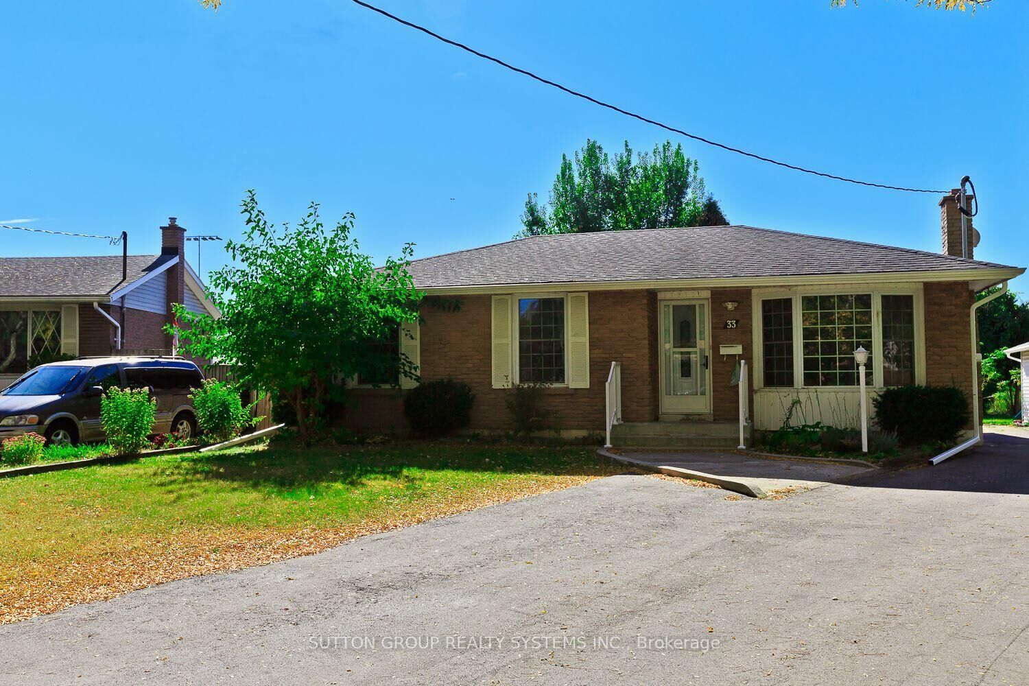 Property Photo:  (Basement) 40 Jacobson Avenue  ON L2T 2Z7 
