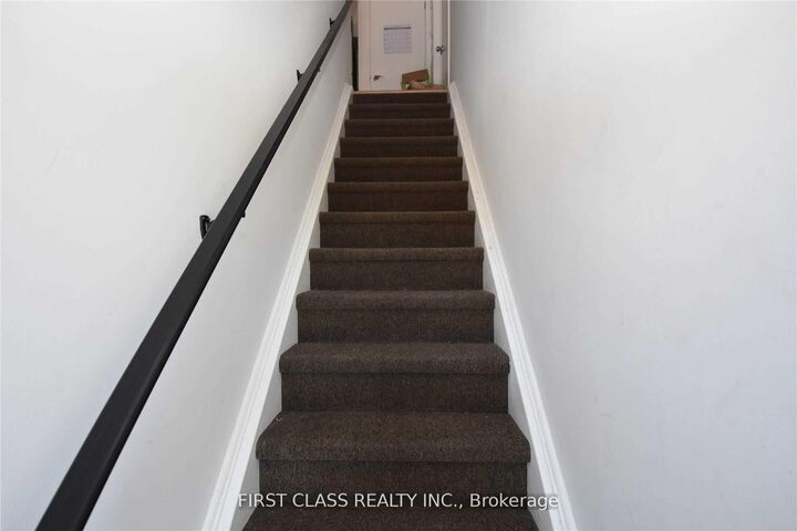 Property Photo: 1760 Simcoe Street N 86-2 ON L1G 4X9