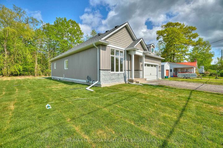 Property Photo:  196 Bernard Avenue  ON L0S 1N0 