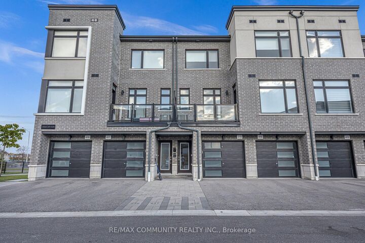 Property Photo:  2550 Castlegate Crossing 419  ON L1X 0H6 