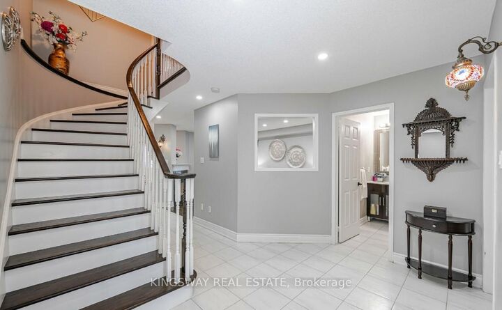 Property Photo:  5103 Silverwater Mill Crescent  ON L5V 2B2 