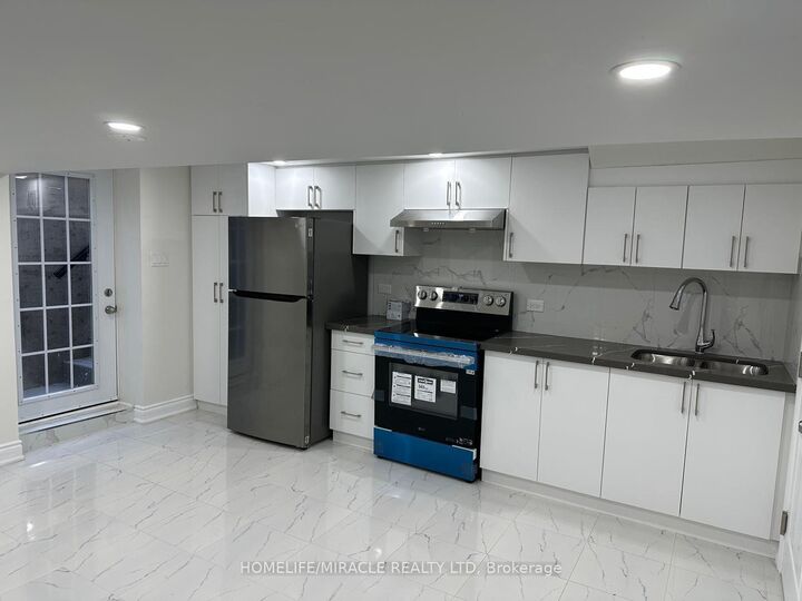 Property Photo:  20 Arran Crescent  ON L4L 1G5 