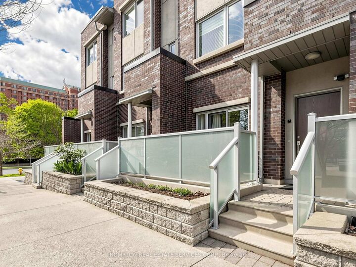 Property Photo:  330 Village Green Square Th3  ON M1S 0L1 
