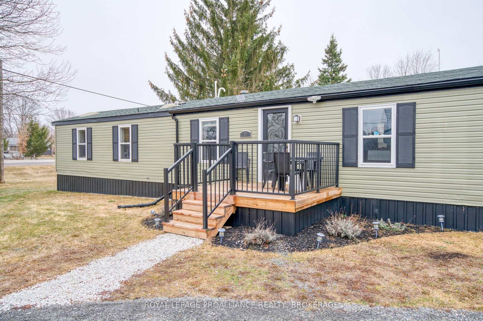 Property Photo:  1 Taylor Street  ON K0G 1E0 