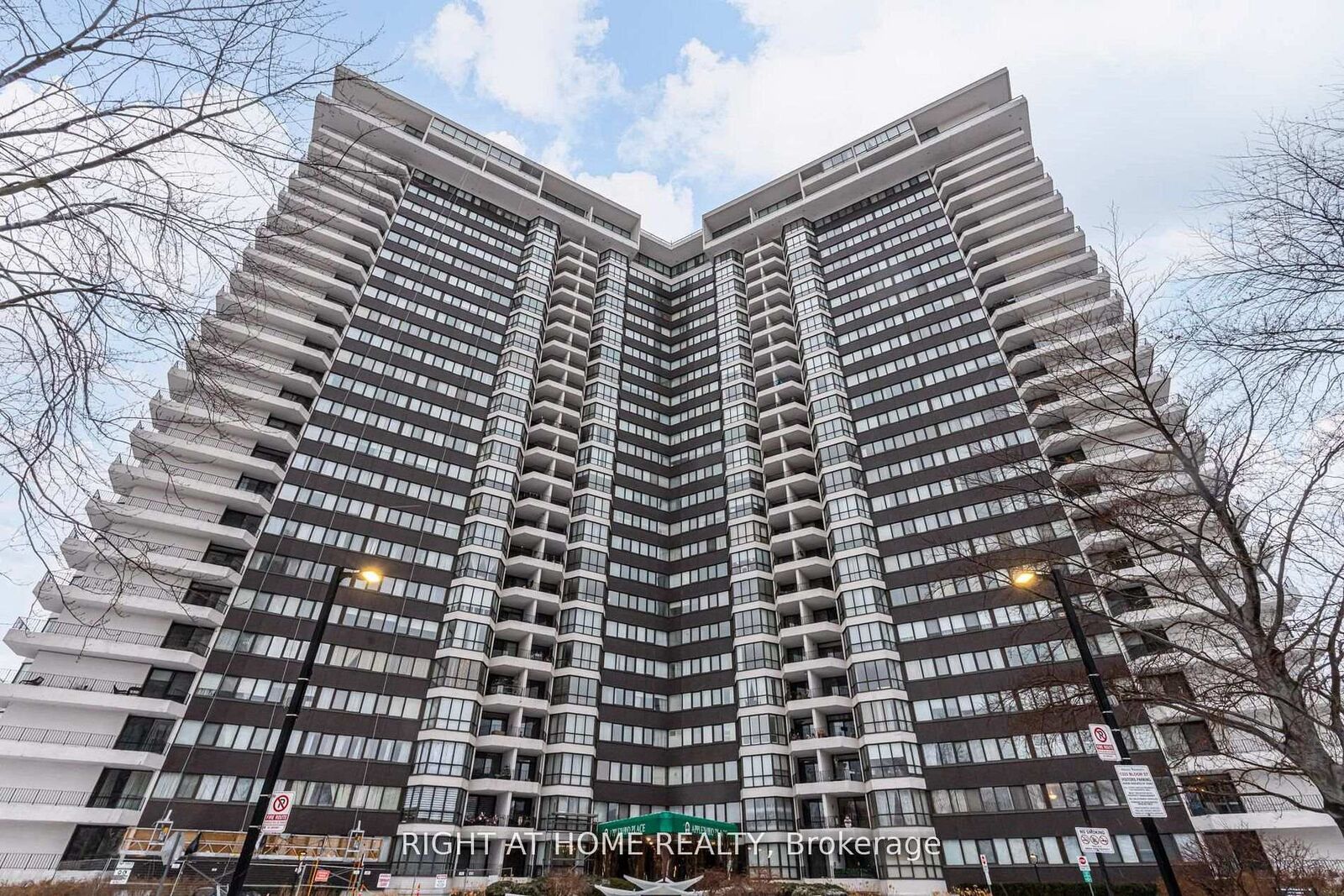 Property Photo:  1333 Bloor Street E 606  ON L4Y 3T6 