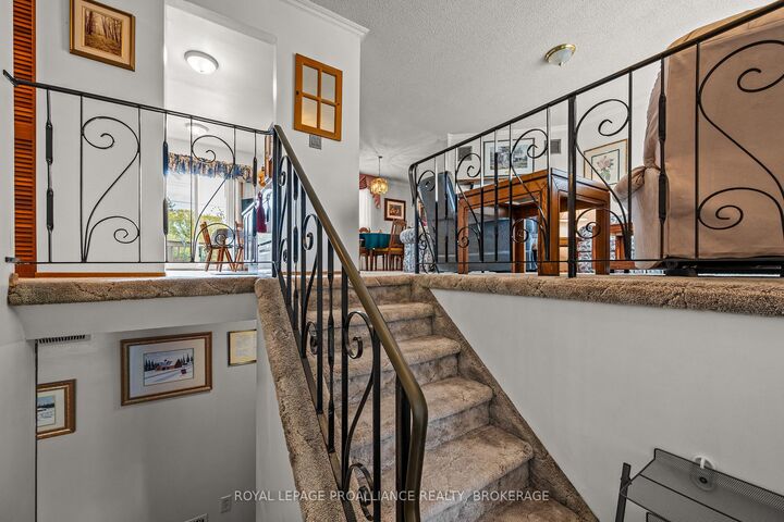 Property Photo: 956 Kenshaw Street ON K7P 1M1
