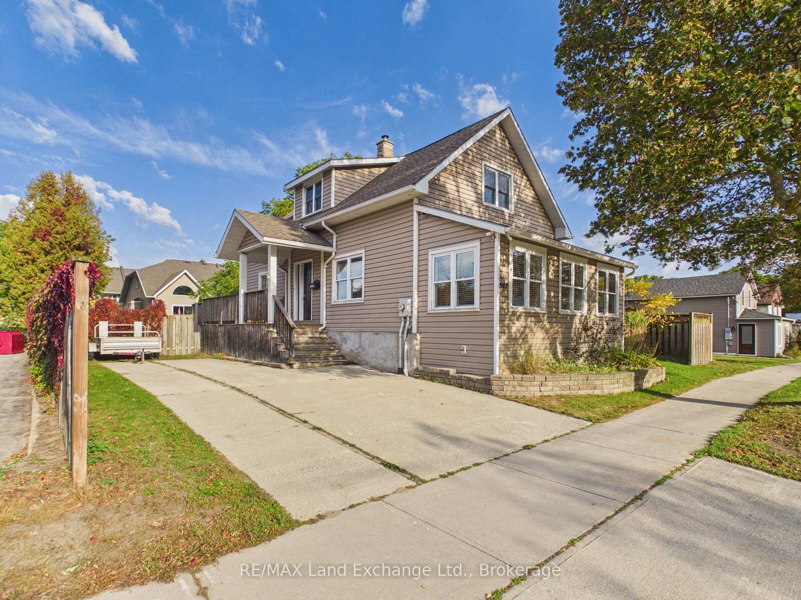 Property Photo: 842 Olde Victoria Street ON N2Z 2B3