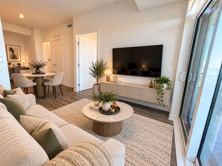 Property Photo:  5 Meadowdale Road 1802  ON L4K 0C7 