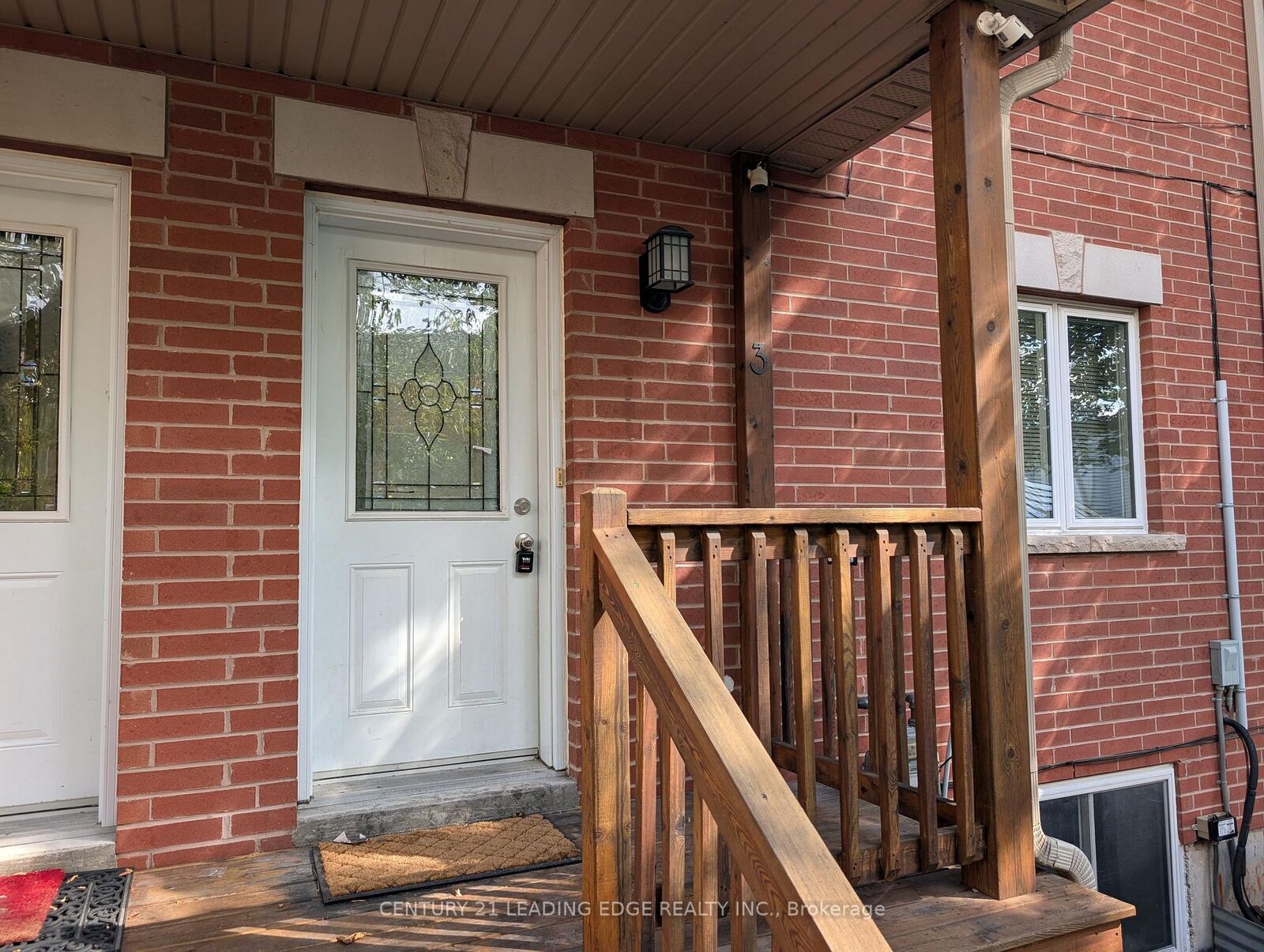Property Photo:  736 Kingston Road 3  ON M4E 1R7 