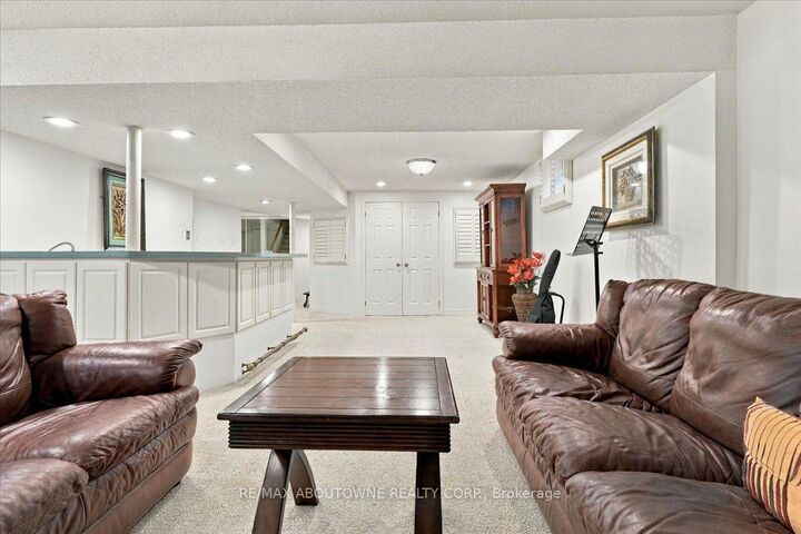 Property Photo: 1374 Heritage Way Lower ON L6M 3C9