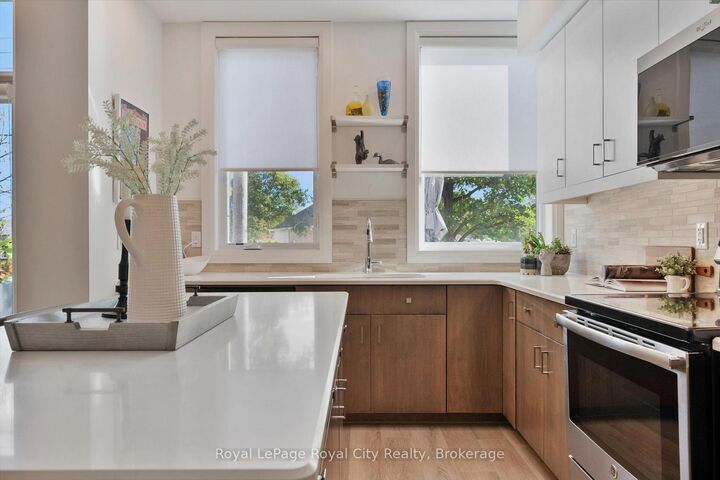 Property Photo:  53 Arthur Street S At7  ON N1E 0P5 