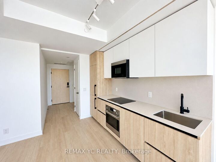 Property Photo: 699 Sheppard Avenue E 308 ON M2K 0J5