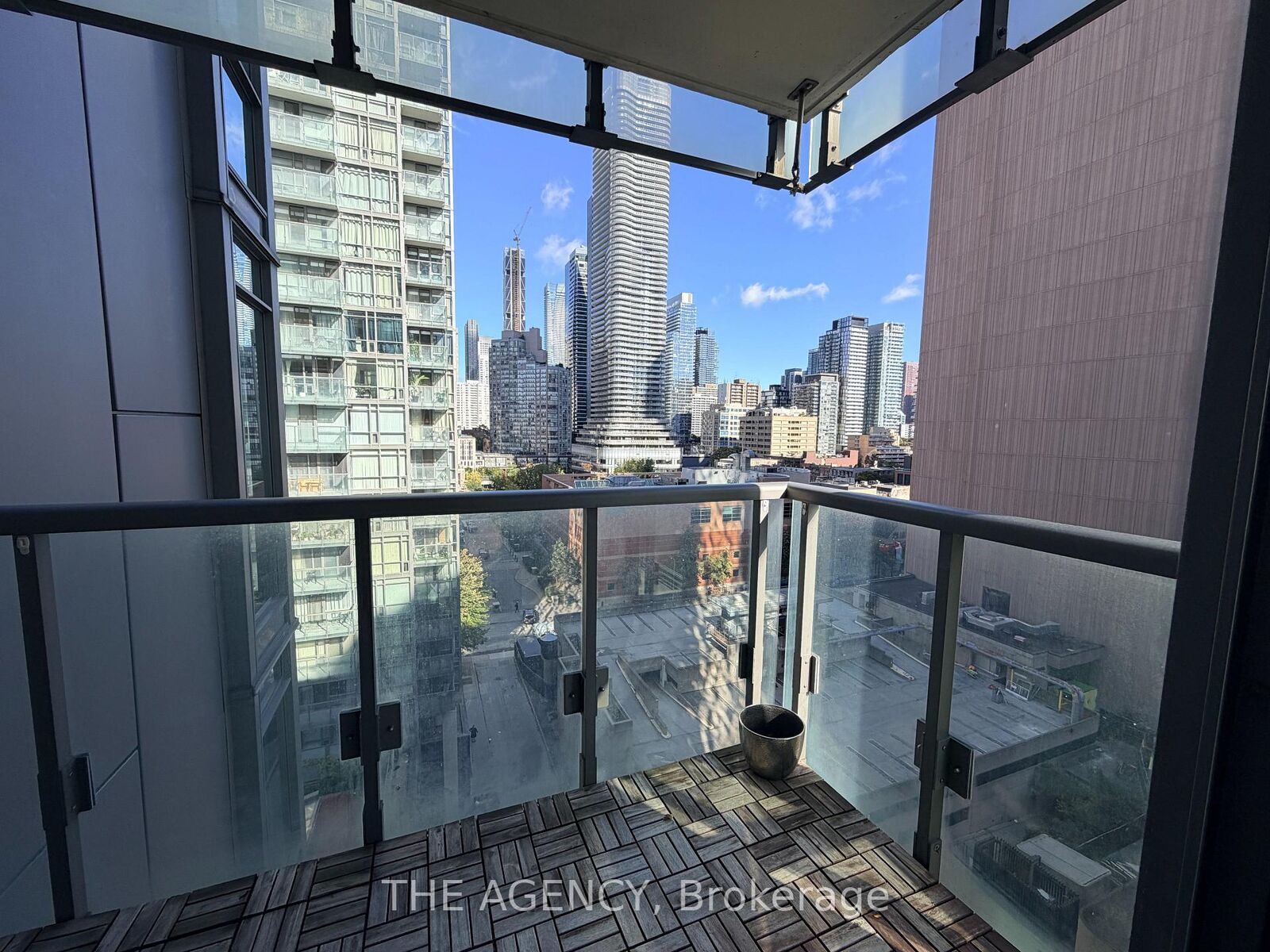 Property Photo:  38 Grenville Street 1008  ON M4Y 1A5 
