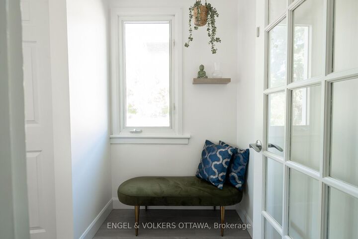 Property Photo: 531 Laderoute Avenue ON K1Z 5V9